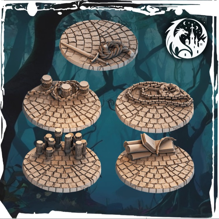 Zestaw 5 podstawek modelarskich 25 mm w skali 32 mm, inspirowanych targowiskiem fantasy. Detale: miecz, lina, szkielet, beczki, skrzynie, księga i zwój. Podstawki z miejscem na magnesy – idealne do figurek RPG, dioram i gier bitewnych.