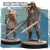 Lady Dindraine w wersji z mieczem, w pełnej zbroi z futrzanymi naramiennikami i czaszkowymi zdobieniami. Figurka fantasy o heroicznym charakterze, doskonała do dioram, sesji RPG i kolekcji tematycznych.