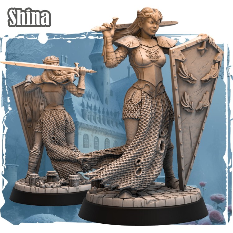 Shina – figurka fantasy 32mm przedstawiająca wojowniczkę z mieczem i ozdobną tarczą. Widok z przodu i tyłu, dynamiczna poza, peleryna w ruchu, podstawka z kamieniem, drewnem i łańcuchami. Idealna do gier bitewnych i RPG.
