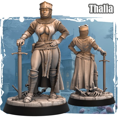 Thalia – figurka fantasy 32mm przedstawiająca paladynkę z mieczem, stojącą w pozie zwycięstwa. Widok z przodu i tyłu, ozdobna zbroja, podstawka z czaszką i mieczami. Idealna do gier bitewnych, RPG i kolekcji fantasy.