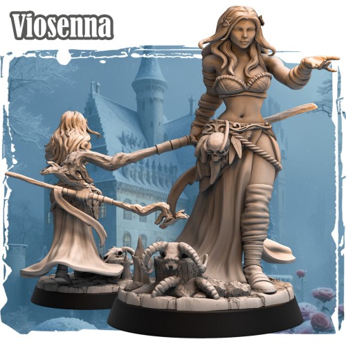 Viosenna – figurka fantasy 32mm z serii Silverwood. Półelfia druidka z kosturem, ozdobnym strojem i motywem czaszki baraniej. Tło z zamkiem i zimową scenerią. Idealna do gier RPG i kolekcji.