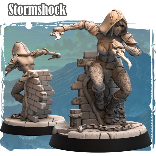 Stormshock – figurka fantasy 32mm z serii Silverwood II. Półelf łotrzyk z dwoma sztyletami, wspinający się po murze. Tło z górskim pejzażem. Idealna do gier RPG, kolekcji i malowania.