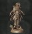 Figurka fantasy-steampunk przedstawiająca wojownika z mechanicznymi elementami, ozdobną zbroją i dynamiczną pozą. Bogate detale, nietypowy design i narracyjny klimat czynią ją idealną do gier RPG, dioram i kolekcji tematycznych.