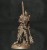 Figurka fantasy przedstawiająca wojownika w zbroi z dużym mieczem lub toporem, w bojowej pozie. Bogate detale, dynamiczna kompozycja i epicki klimat czynią ją idealną do gier RPG, dioram i kolekcji o tematyce walki i przygody.