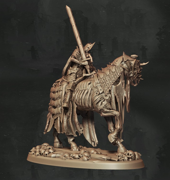 Szkieletowy jeździec w zbroi na zdeformowanym koniu, z kosą i rytualnym sztandarem, idealny do sesji RPG, kolekcji figurek i dioram fantasy w klimacie horroru, dark fantasy i nekromantycznej estetyki.