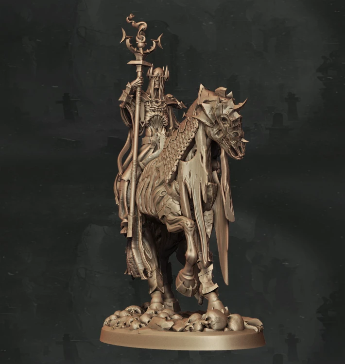 Szkieletowy jeździec w zbroi na zdeformowanym koniu, z kosą i rytualnym sztandarem, idealny do sesji RPG, kolekcji figurek i dioram fantasy w klimacie horroru, dark fantasy i nekromantycznej estetyki.