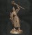 Figurka fantasy przedstawiająca zakutego w zbroję strażnika z buławą i tarczą. Bogate detale, rytualna poza i heroiczny klimat czynią ją idealną do gier RPG, dioram i kolekcji o tematyce obrony, wiary i świętej misji.