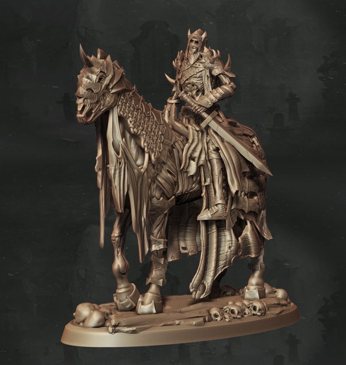 Szkieletowy jeździec w zbroi na zdeformowanym koniu, z kosą i rytualnym sztandarem, idealny do sesji RPG, kolekcji figurek i dioram fantasy w klimacie horroru, dark fantasy i nekromantycznej estetyki.