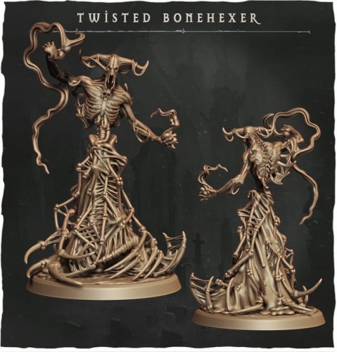 Zdeformowana aberracja z rogatą czaszką, wydłużonymi kończynami i spiralnym cokołem z figurami, idealna do sesji RPG, kolekcji figurek i dioram fantasy w klimacie horroru, dark fantasy i eldritchowej estetyki.