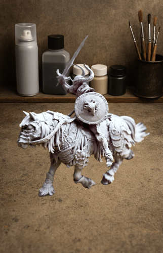 Figurka Red Knight Rider z serii Avalon Forces II przedstawia opancerzonego rycerza na koniu z mieczem i tarczą. Gotycka estetyka, dynamiczna poza i epicki klimat idealne do gier RPG i kolekcji fantasy.